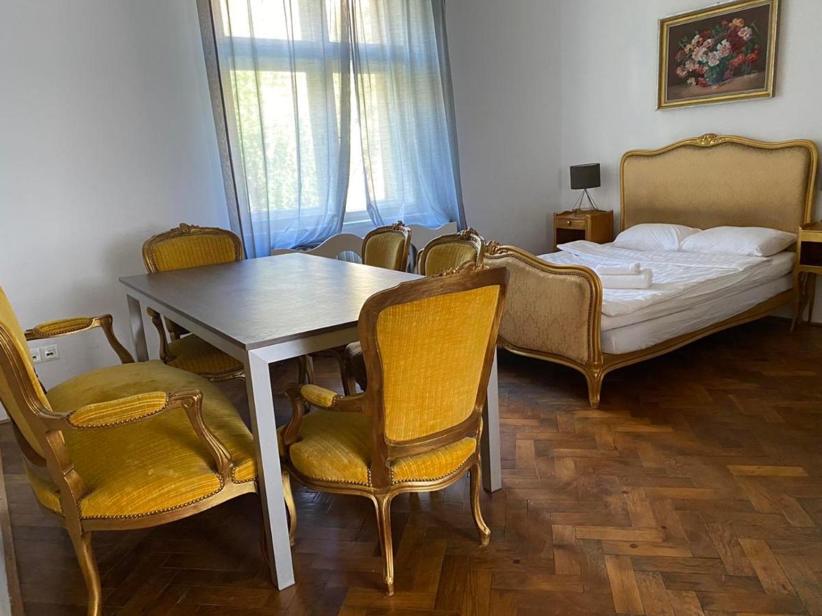 Bank Invest Apartmens - Old Town Apartamento Praga Exterior foto